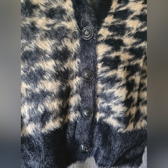 Elie Tahari Eyelash Faux Fur Houndstooth Crop Cardigan Sweater Beige Black Sz XS - Picture 2 of 5